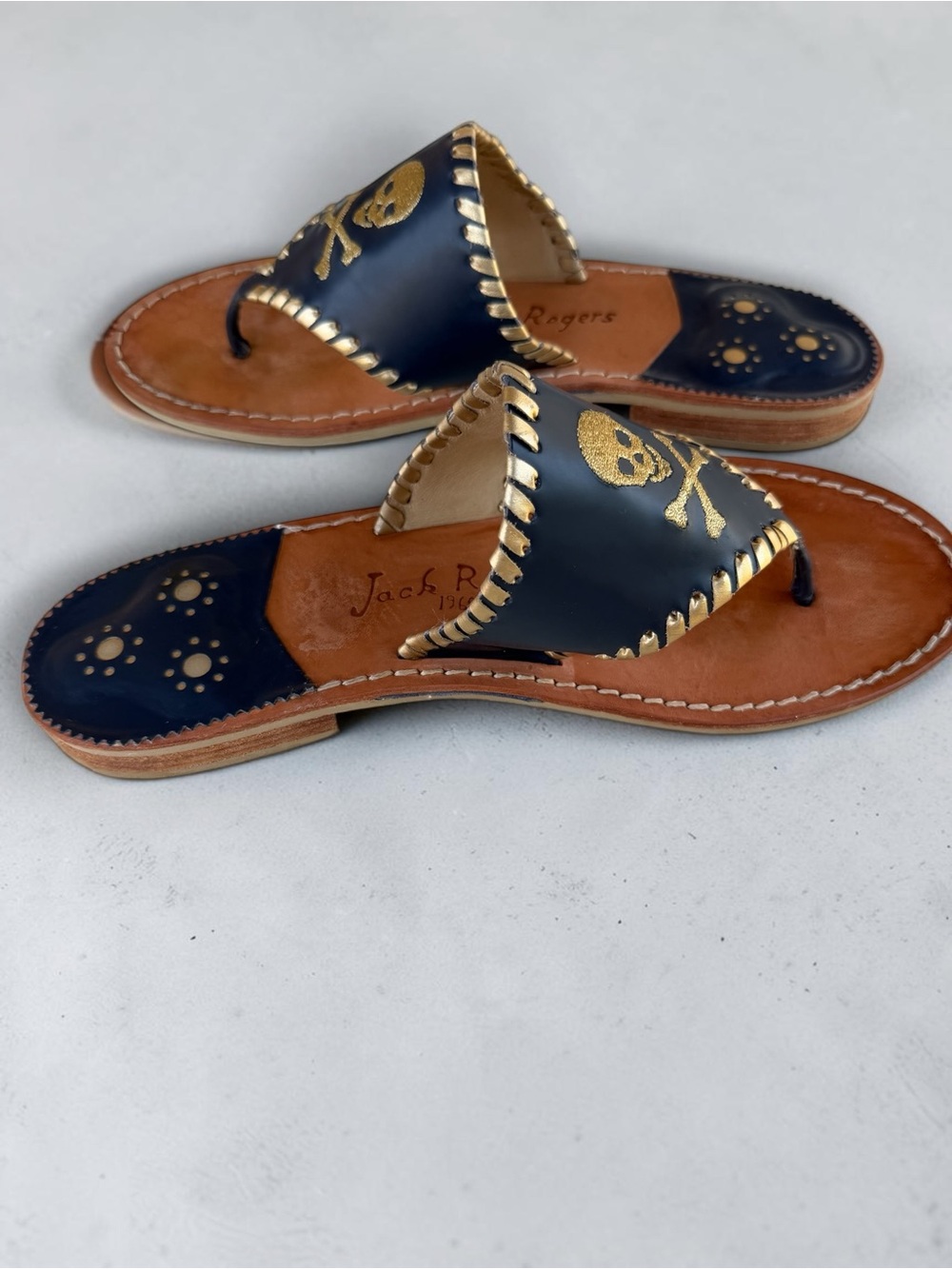 Rare Jack Rogers Navy Blue Leather Skull & Crossbones Thong Sandals Size 10 - Picture 6 of 7